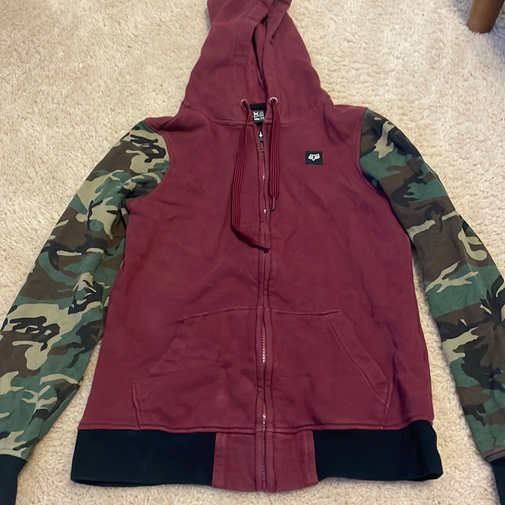 Women’s xs fox maroon camo zip-up hoodie